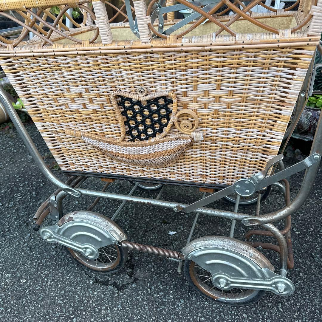 アンティーク　乳母車　とても可愛いホロ付き　ガーデンに！ペットに！