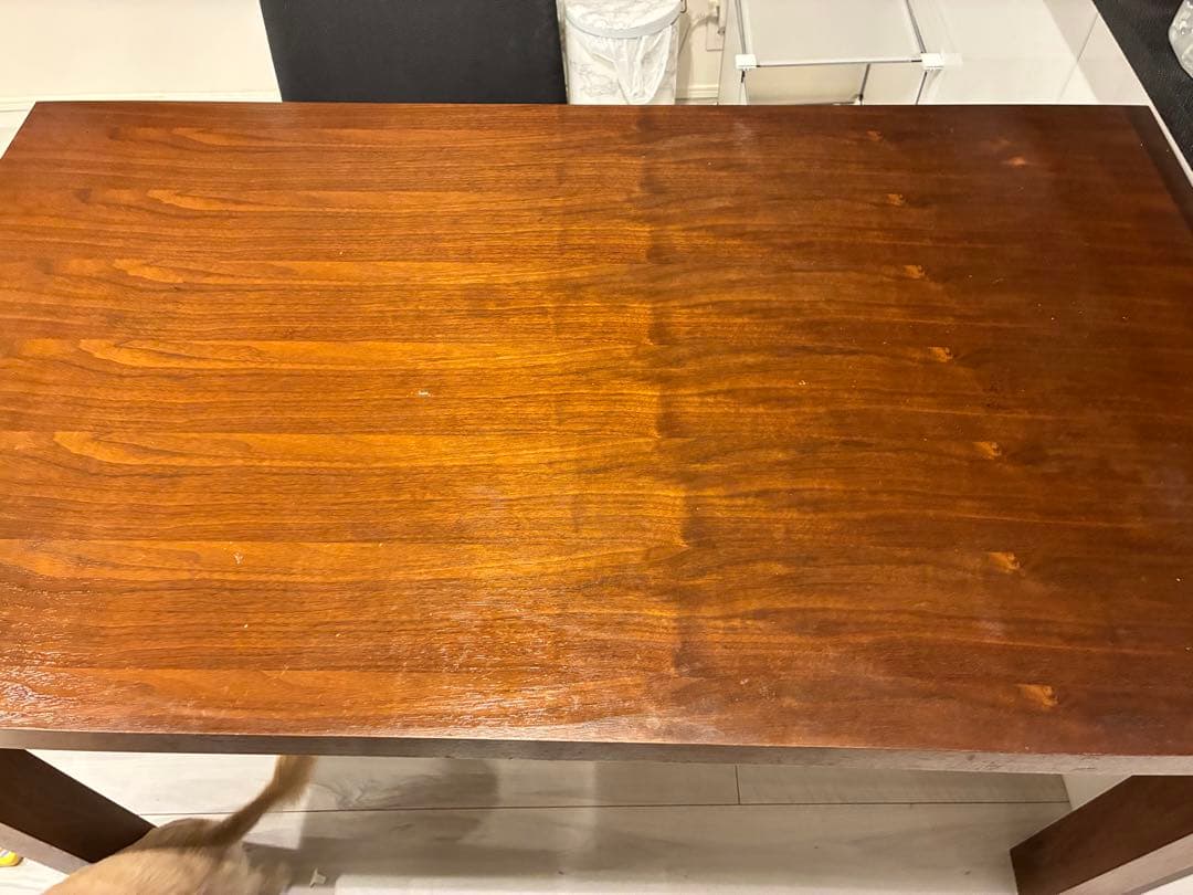 ブラウン木製ダイニングテーブル