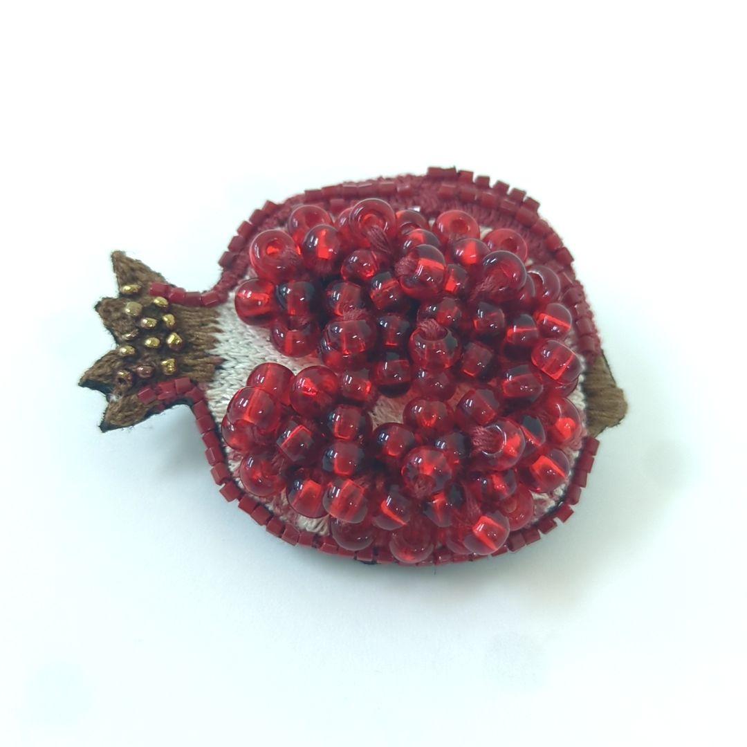 trovelore トロベローレ ブローチ ザクロ ビーズ レッド