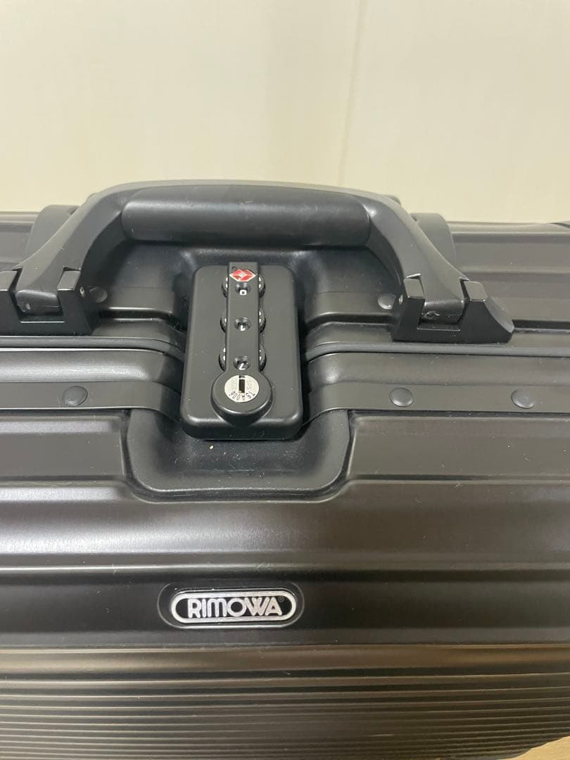 RIMOWA ブラック キャリーケース TSAロック付き