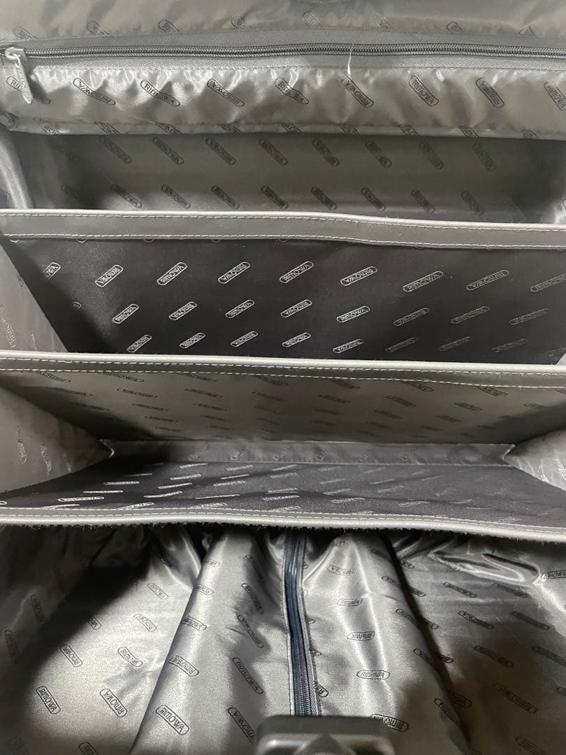 RIMOWA ブラック キャリーケース TSAロック付き