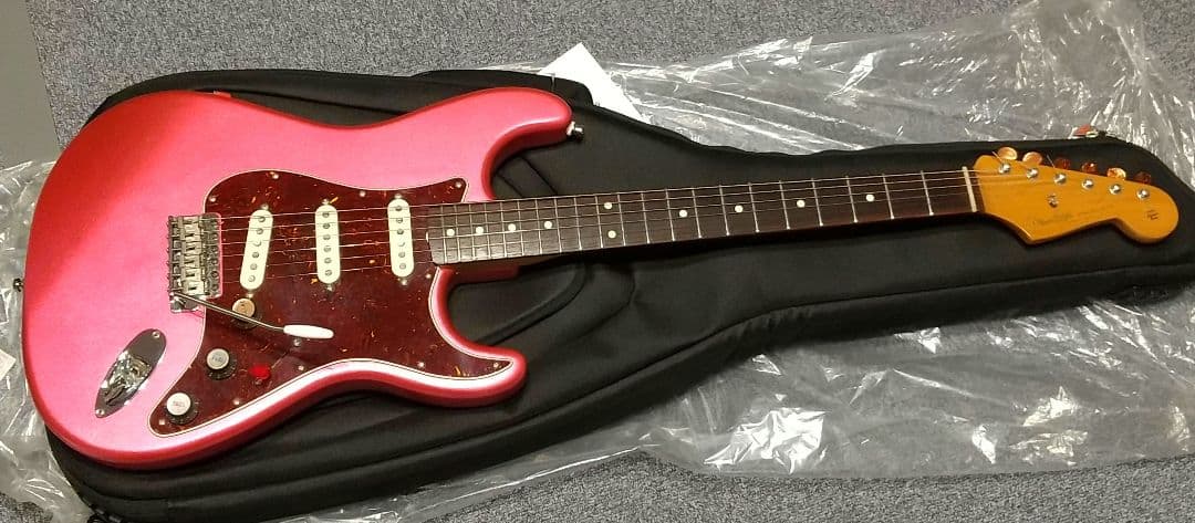 Fender ストラトキャスター ラッカー塗装 メタリックピンク