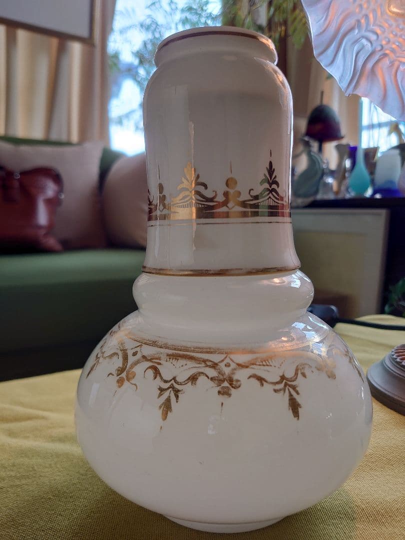 フランス19世紀　オパールガラス　ホワイト水差しカップ付き