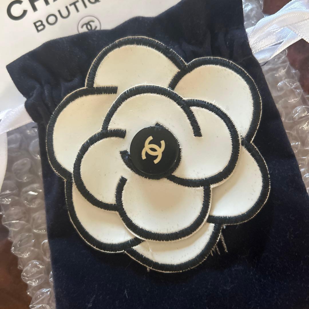 CHANEL カメリアフラワーブローチ