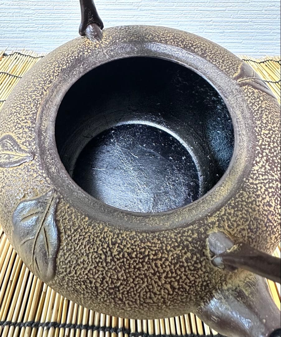 未使用品　南部伝統工芸士 及川寛治作　１５型姥口 柑橘文様　南部鉄瓶　南部鉄器