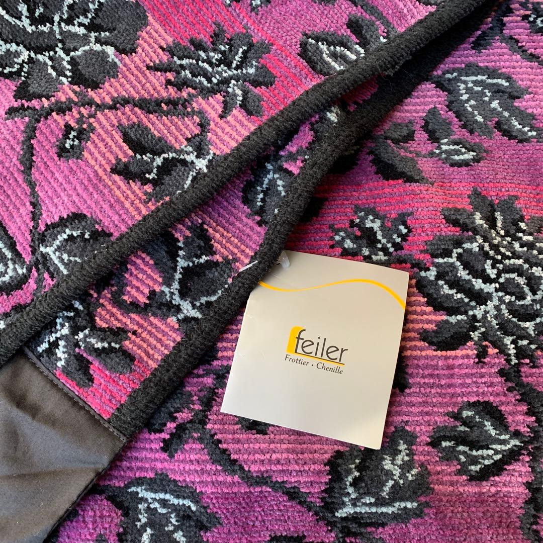 レア　キラキラ素敵なFEILERタオルマフラー　テーブル