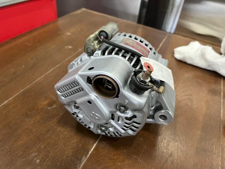 M-4 トヨタクラウン　オルタネーター　ダイナモ　GS130 131