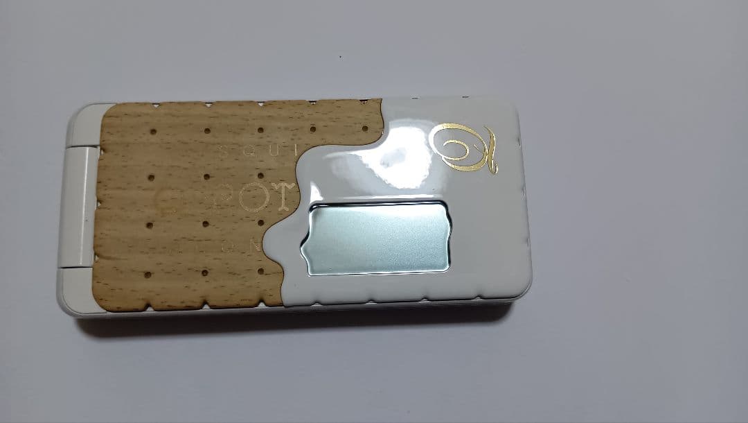 ドコモ　携帯電話　Q-POT SH04C ビスケット　ガラケー