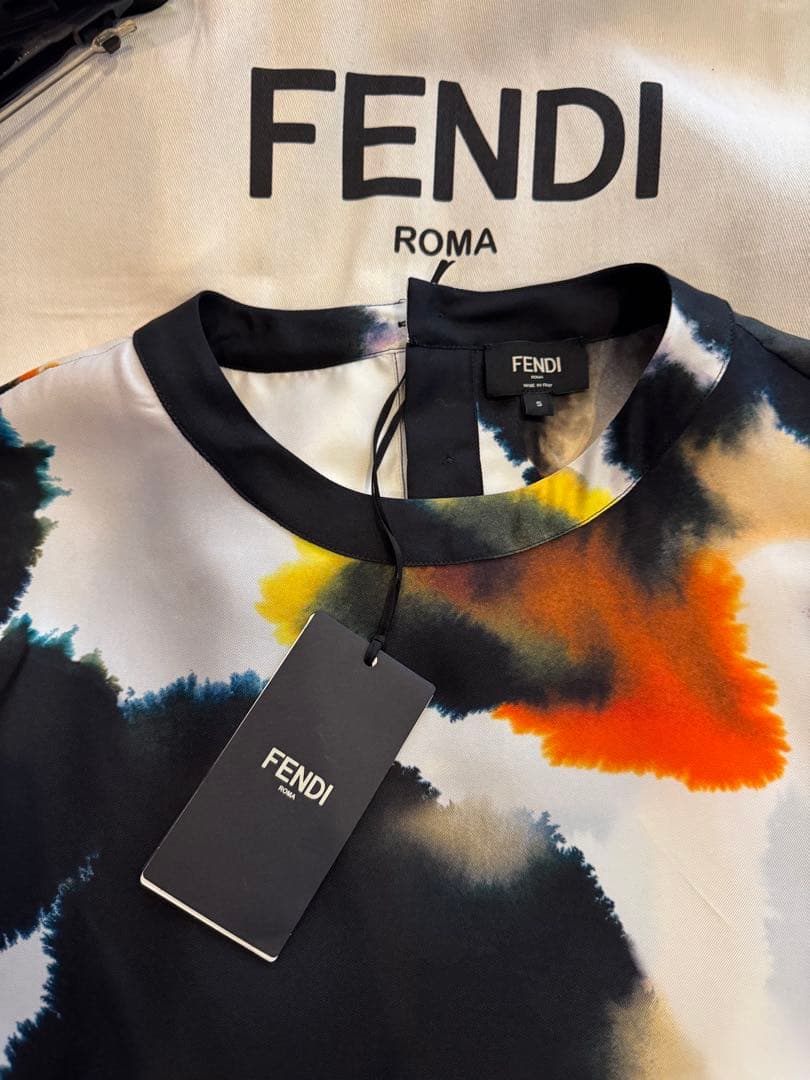 新品未使用★FENDIシルクカットソー★FENDIフェンディーロンハーマン