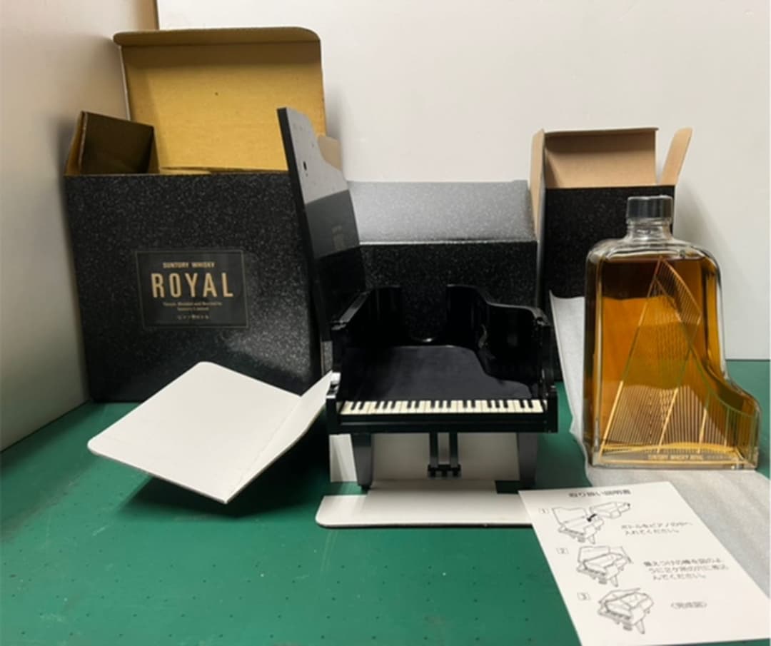 サントリー ローヤル　ウイスキー グランドピアノ型ボトル  未開封
