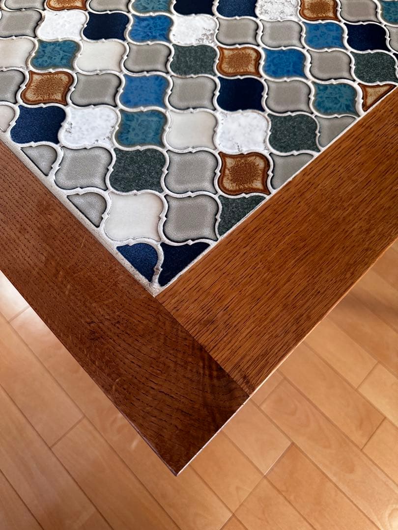 タイル模様 カフェ風テーブル