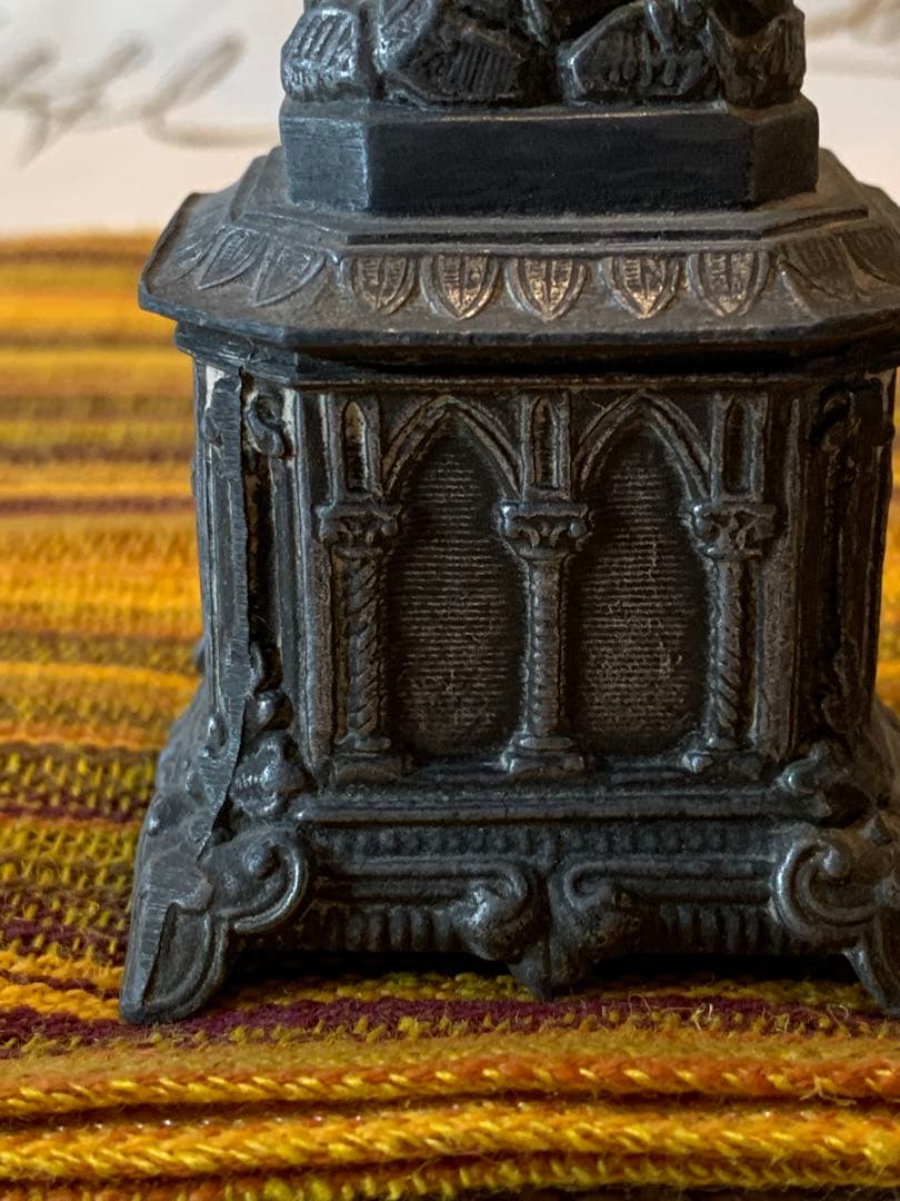 フランス製　アンティーク　真鍮製のマリア像　細かいディテールで凛とした立ち姿！