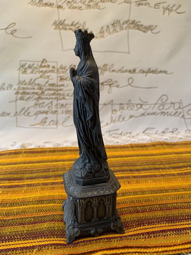 フランス製　アンティーク　真鍮製のマリア像　細かいディテールで凛とした立ち姿！