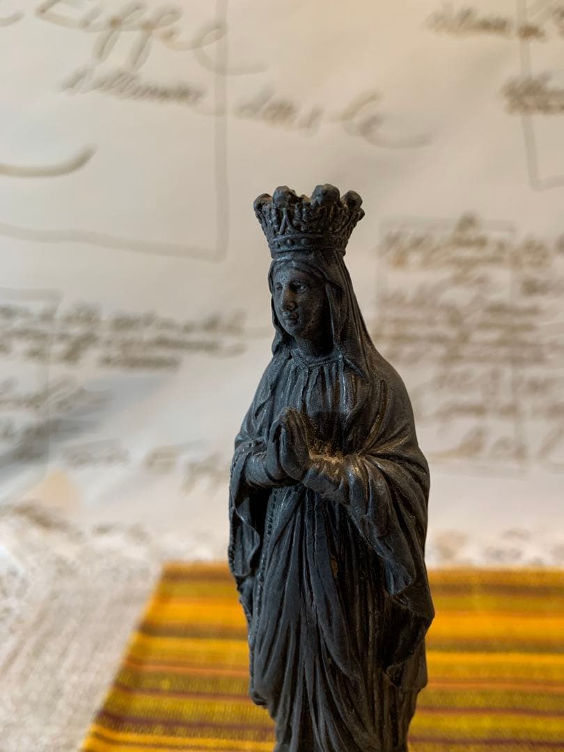 フランス製　アンティーク　真鍮製のマリア像　細かいディテールで凛とした立ち姿！