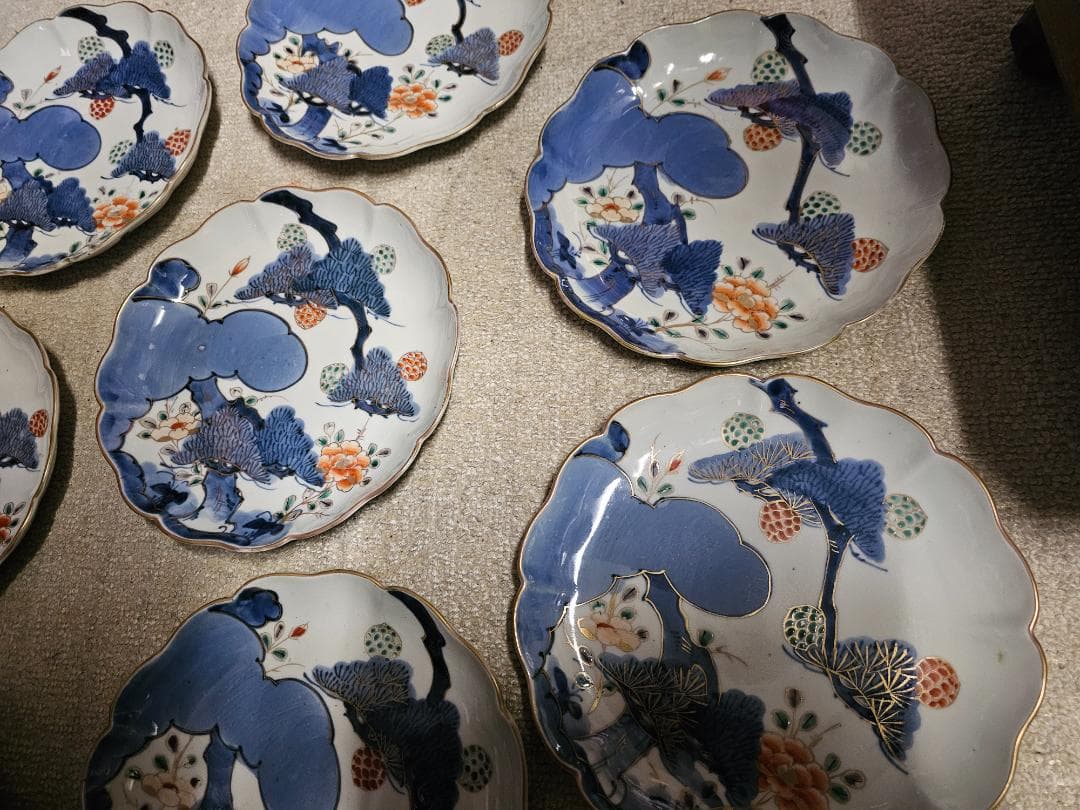 江戸後期 古伊万里 松に松ぼっくり 輪花7寸皿 8客セット