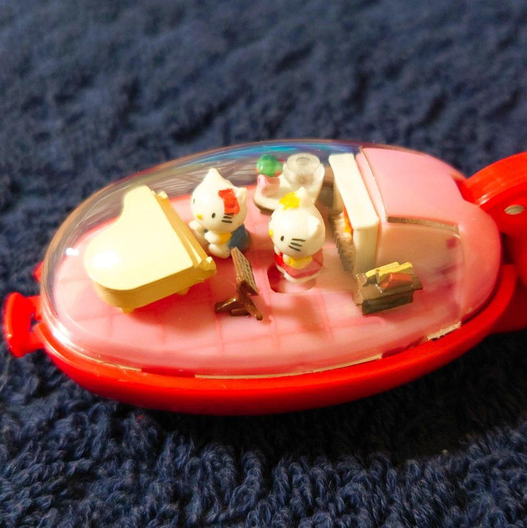 HELLO KITTY ミニチュアキーホルダー 赤