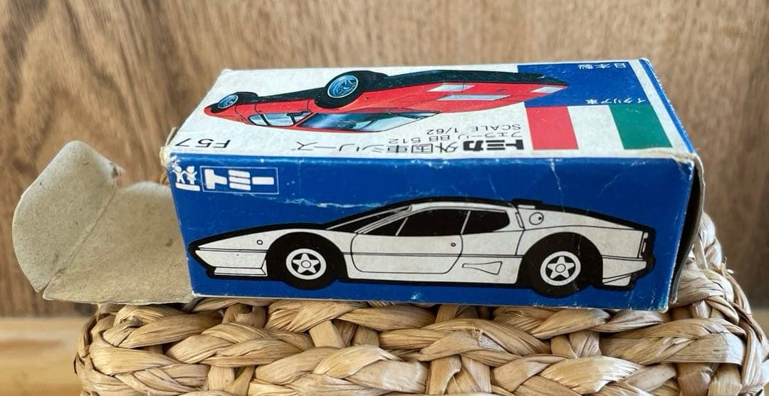 〈トミカ〉F57 フェラーリ　FERRARI BB 512 ミニカー