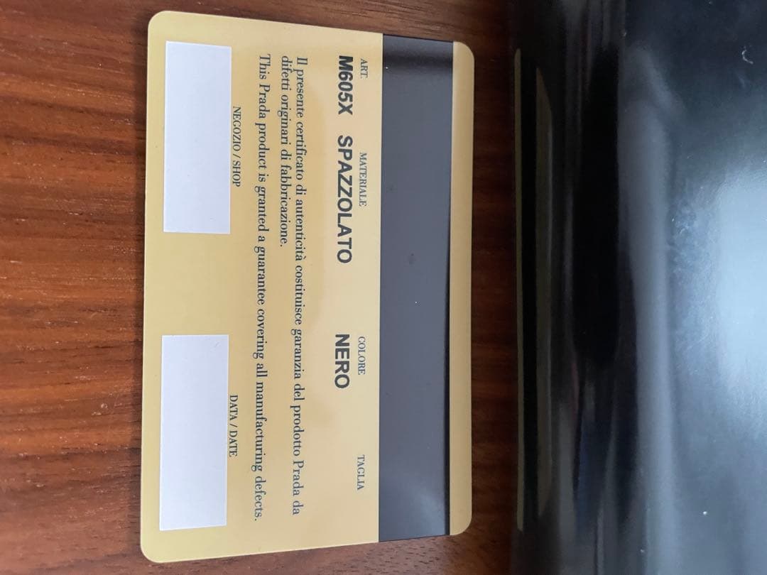 R*o様 PRADA ブラック パテントレザー 二つ折り財布