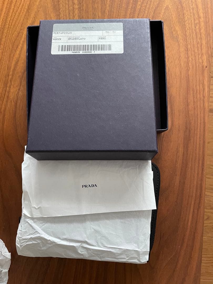 R*o様 PRADA ブラック パテントレザー 二つ折り財布