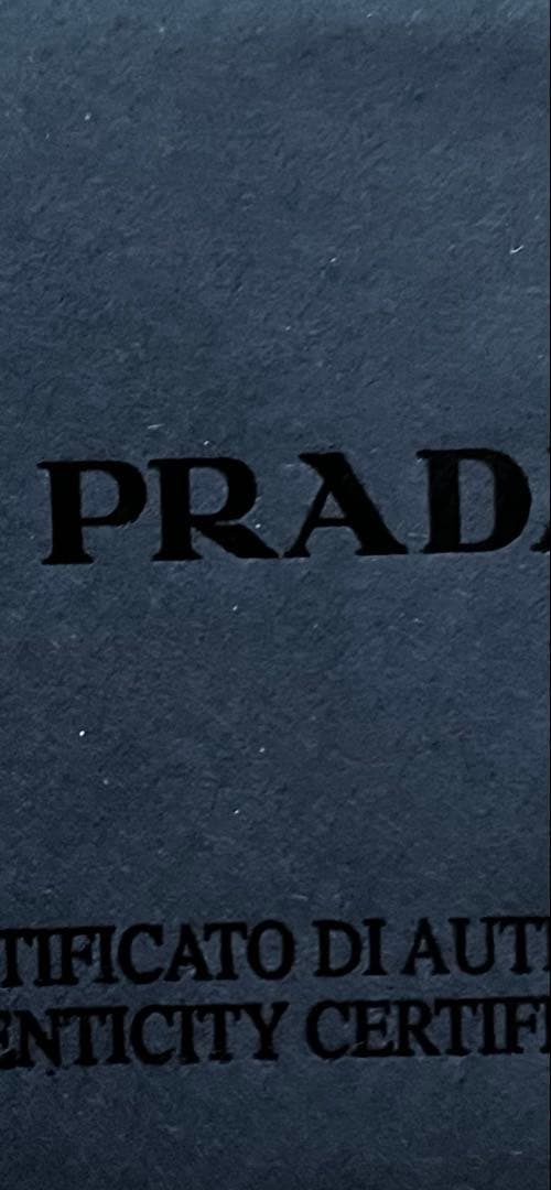 R*o様 PRADA ブラック パテントレザー 二つ折り財布