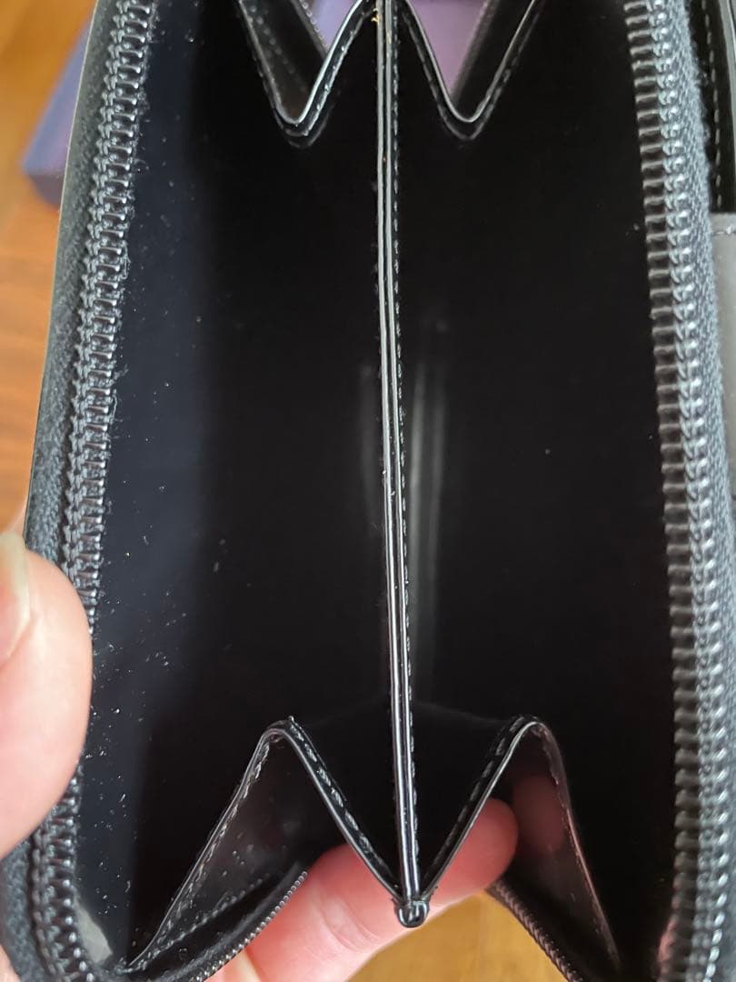 R*o様 PRADA ブラック パテントレザー 二つ折り財布