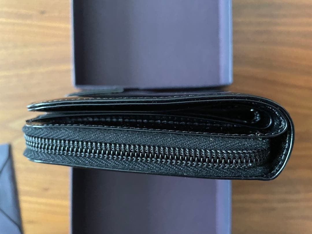 R*o様 PRADA ブラック パテントレザー 二つ折り財布