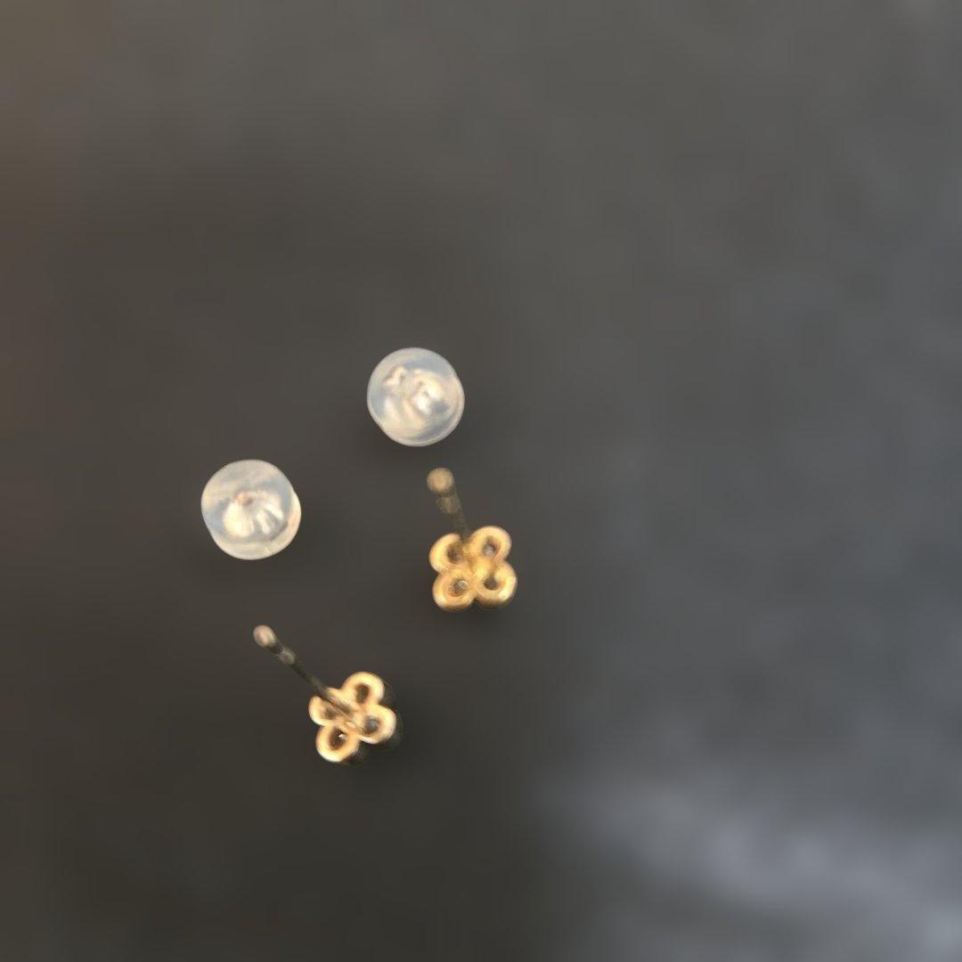 K18 & K18WG シンメトリー花形ダイアモンドスタッドピアス✨