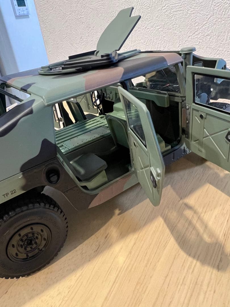 ミリタリ　ハマー　コマンド　1／18スケール　Thunder trac