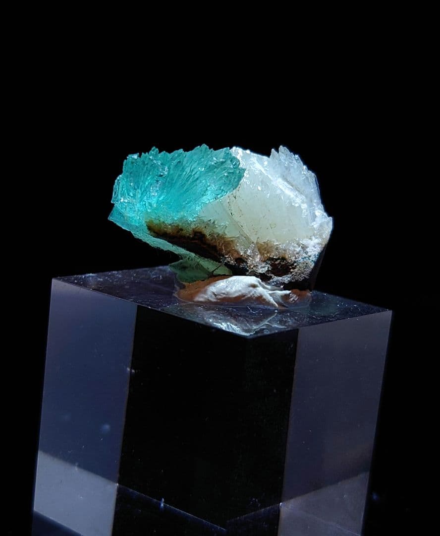 アポフィライト インド産 母岩付き 鉱石 鉱物 ミネラル 標本 原石 犬牙状 ⑤