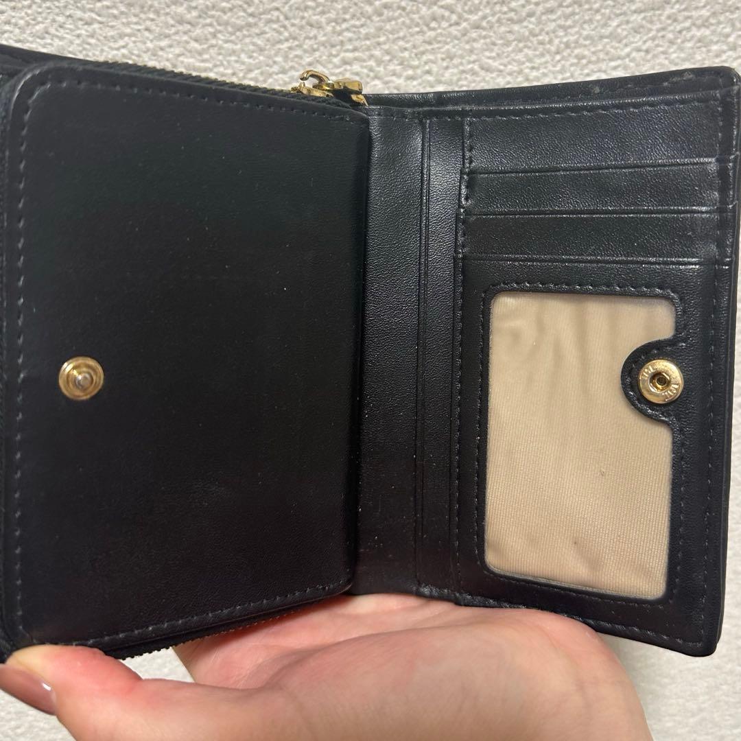 ブラック プリーツデザイン 二つ折り財布