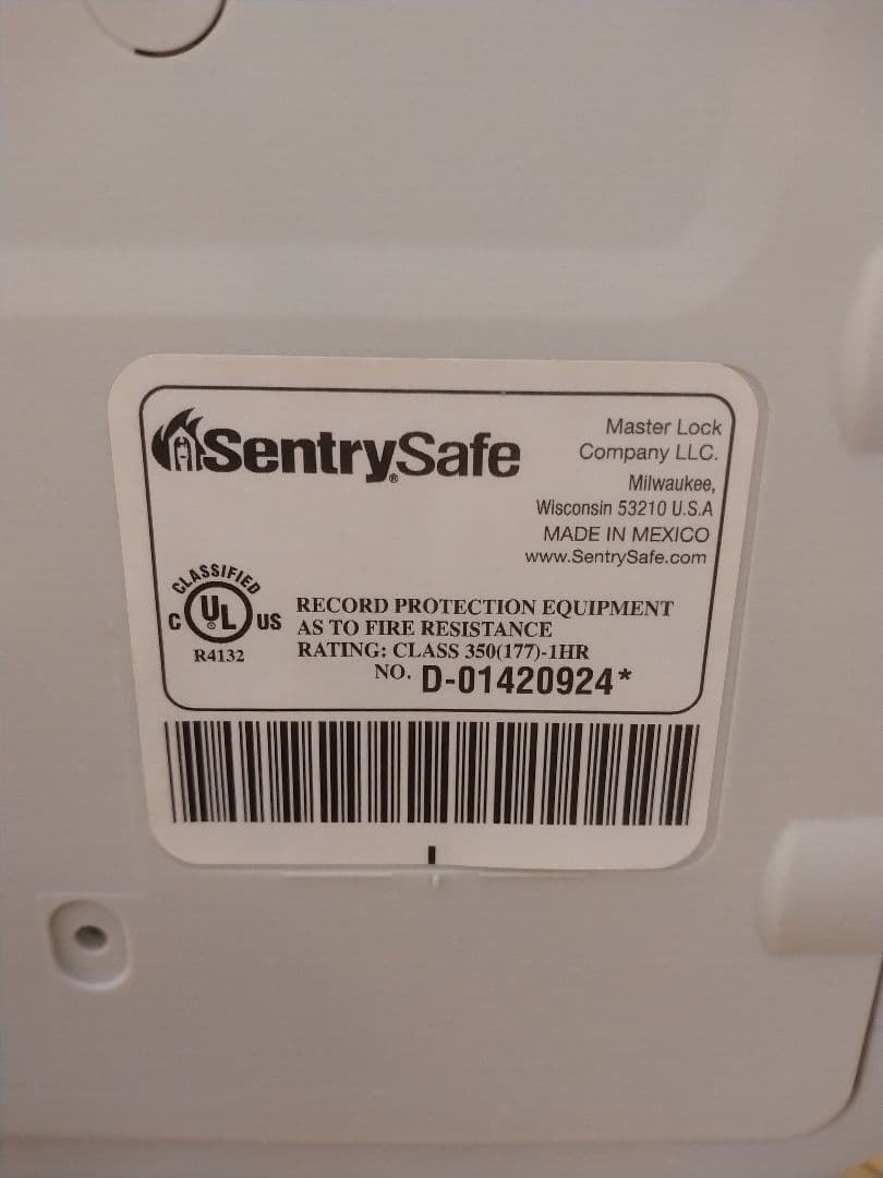 金庫　セントリーセーフ　ＪＦ０８２ＣＴSentry Safe　ダイヤル式　耐火