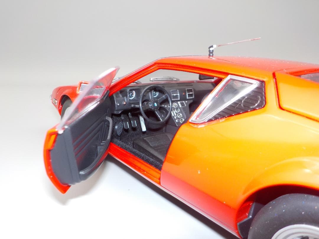 De Tomaso Pnantera L red 1/18 ミニカー