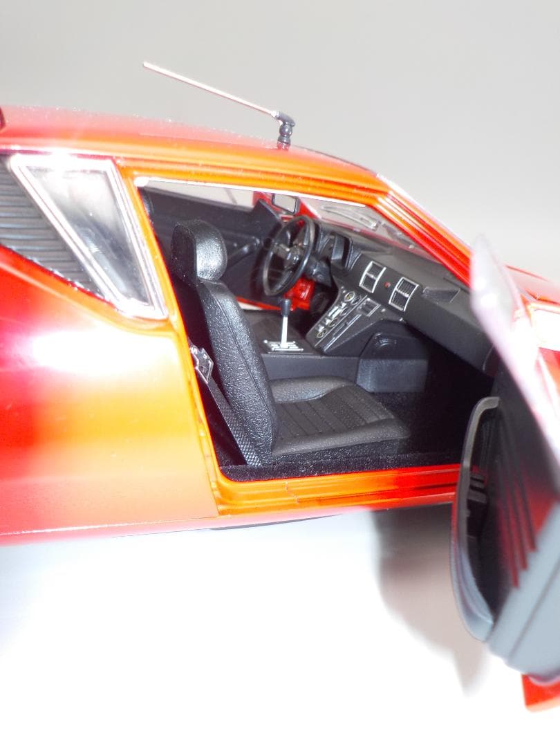 De Tomaso Pnantera L red 1/18 ミニカー