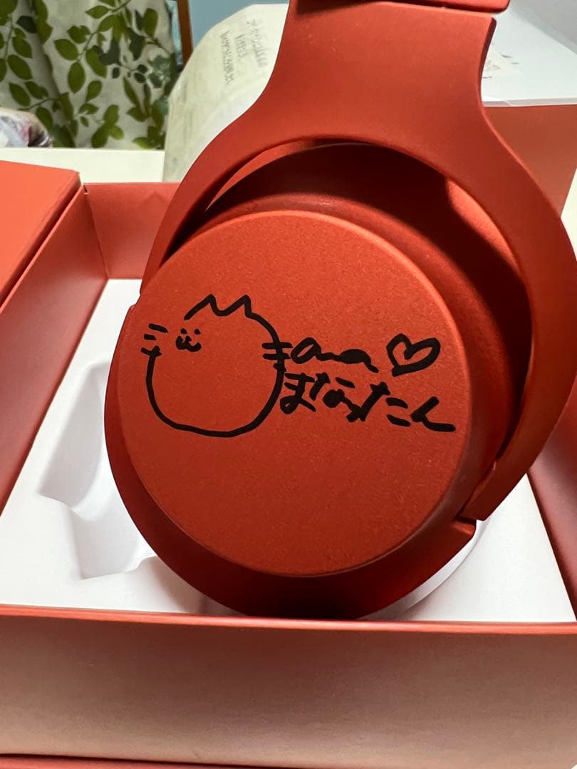 秋元真夏　直筆サイン入りヘッドホン