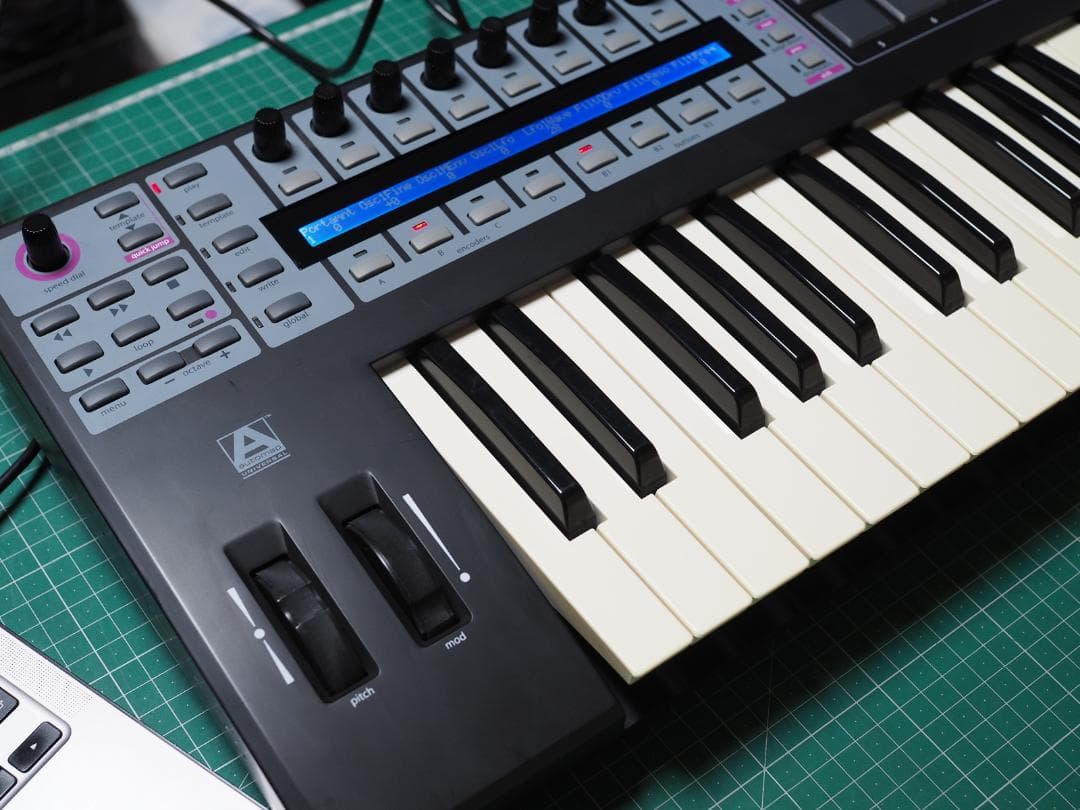 【中古・動作確認済】Novation ReMOTE 25 SL COMPACT
