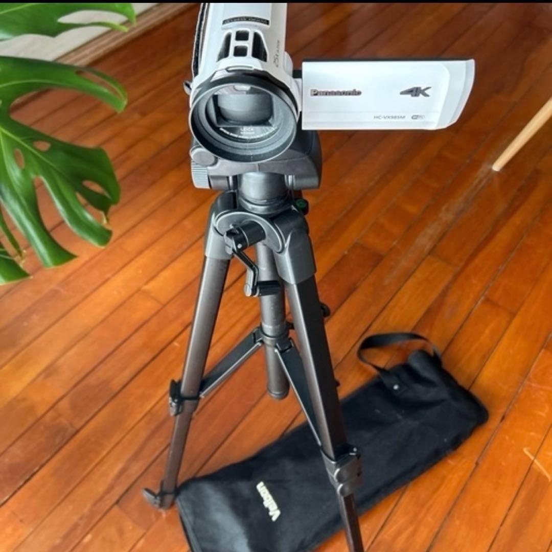 パナソニック 4Kビデオカメラ／三脚／交換バッテリー2個／ケース ４点セット