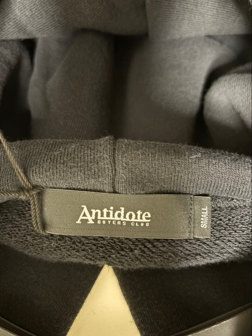 アンチドートバイヤーズクラブ　プルオーバーパーカー