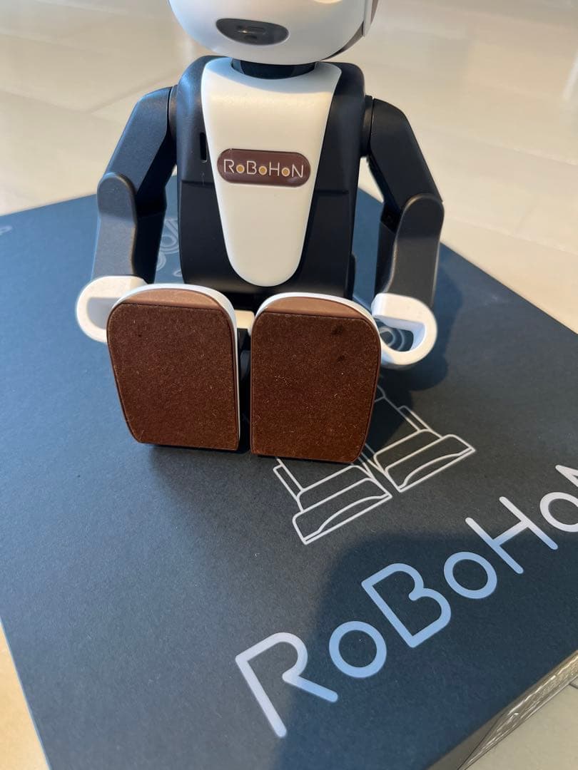 SHARP RoBoHoN SR-03M 本体　ロボホン　服　帽子