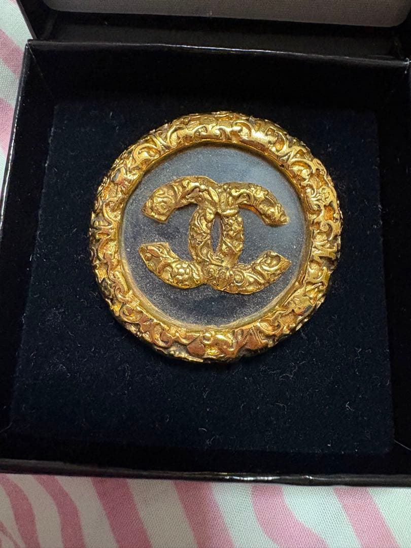 シャネルブローチです。