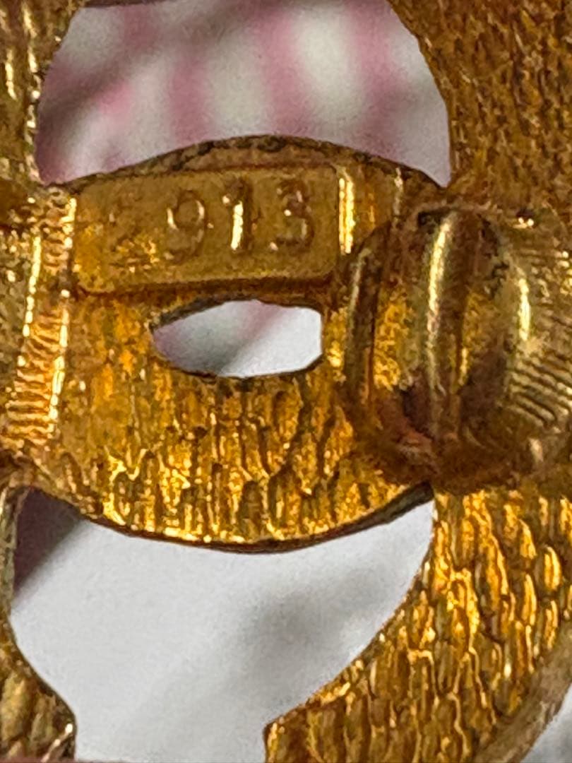 シャネルブローチです。