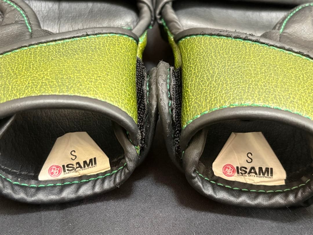 オープンフィンガーグローブ　rizin モデル　isami