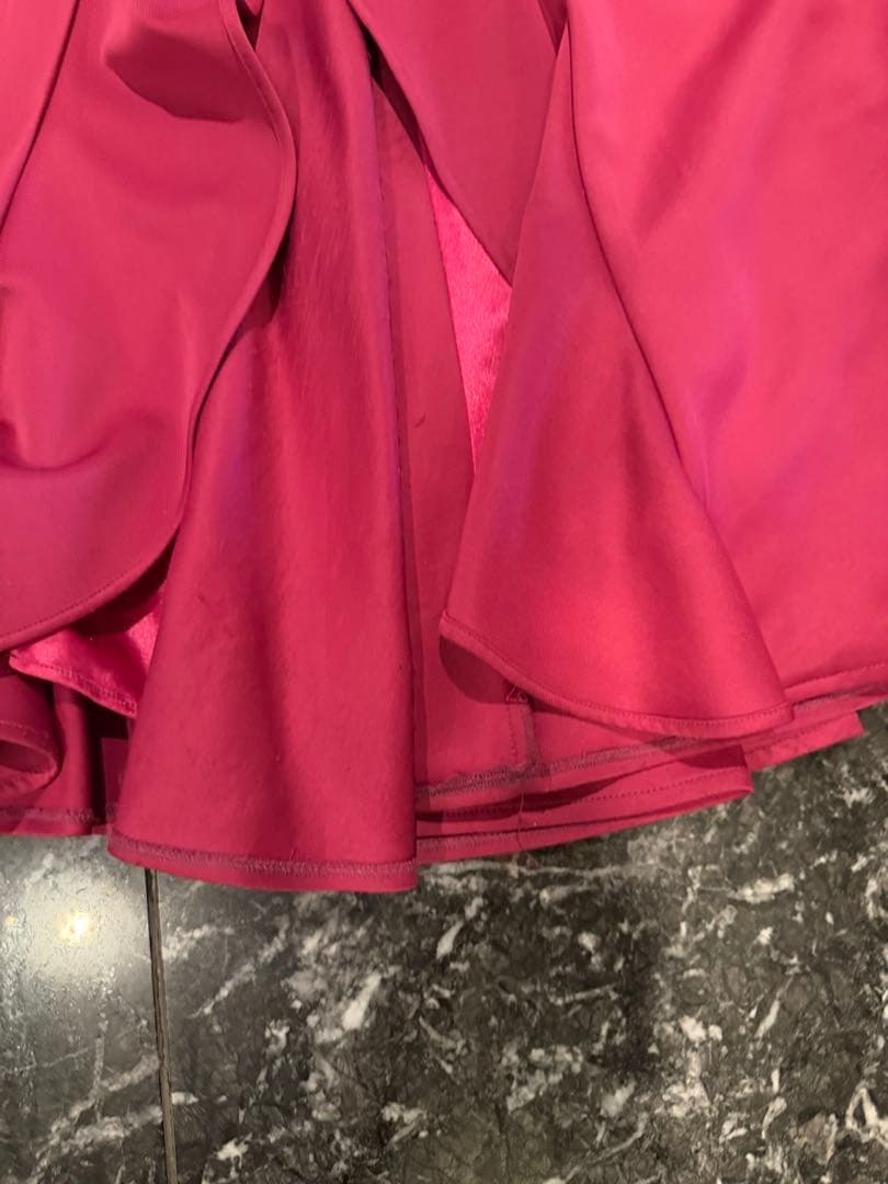 キャバクラ　ロングドレス　IRUMA 濃いピンク　ビビッドピンク　バースデー