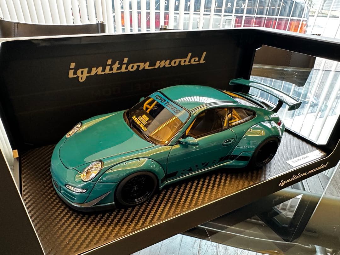 RWB997 ignition Model 1/18 ターコイズ