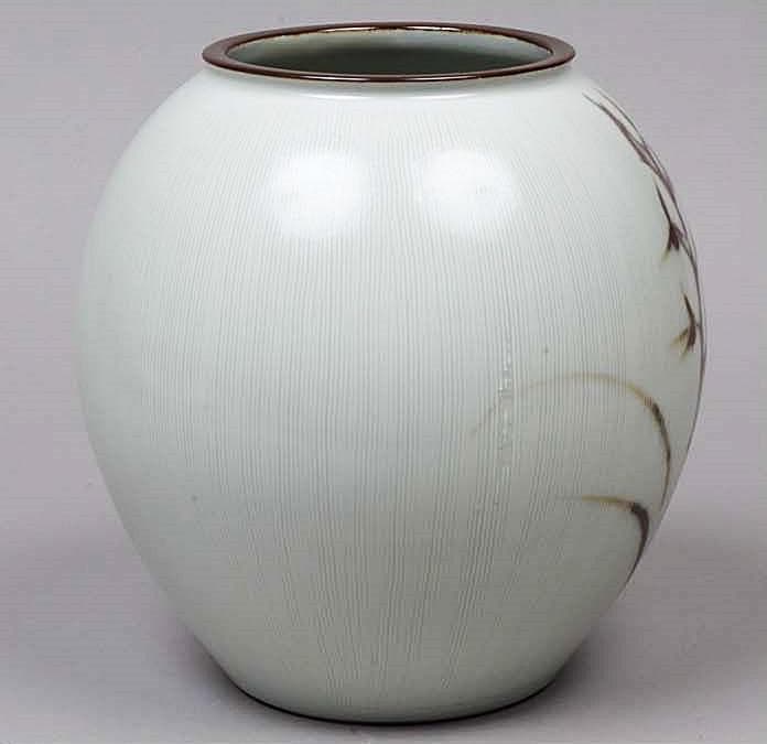 芸術院会員　河合誓徳　線状紋釉裏紅蘭花壷　M124