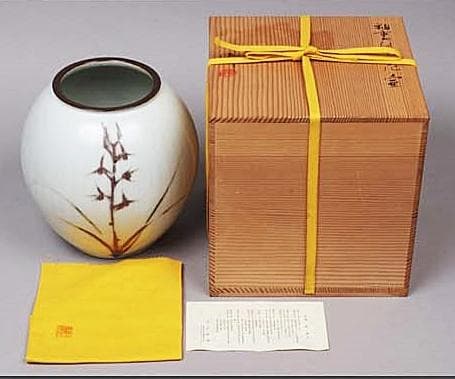 芸術院会員　河合誓徳　線状紋釉裏紅蘭花壷　M124