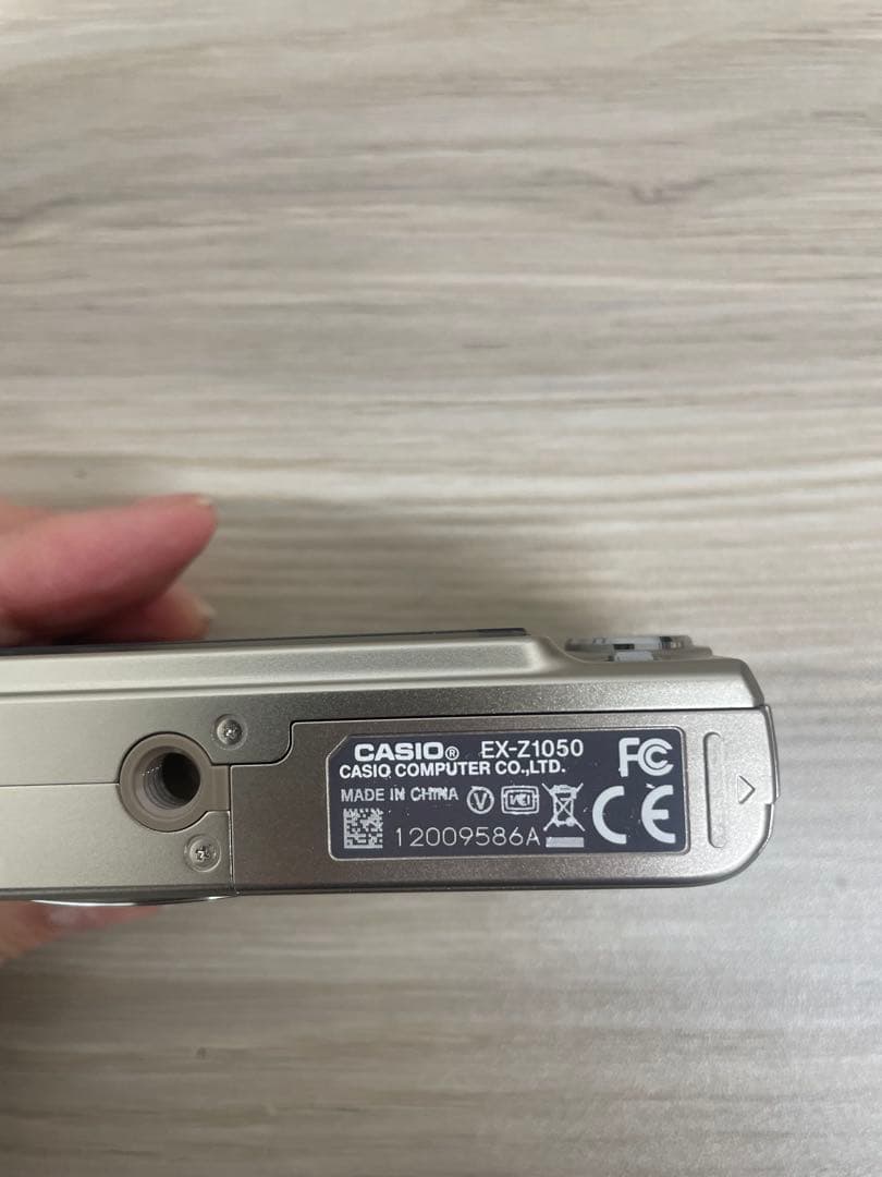 CASIO EXILIM 10.1メガピクセル デジタルカメラ EX-Z1050