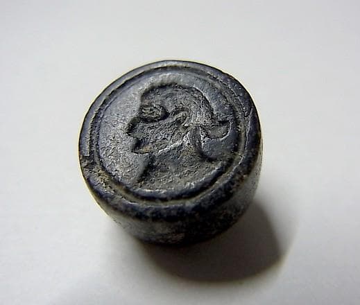 ★T0504★ 古代石 (218) 印章石　巨眼人物　鹿文様　磁石に付きます