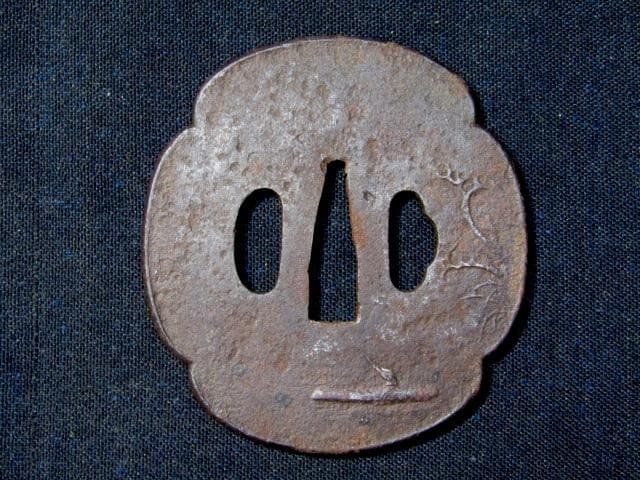 03★武具　刀装具　刀　脇差　鉄鍔　木瓜型　釣り人笠金象嵌　箱付★