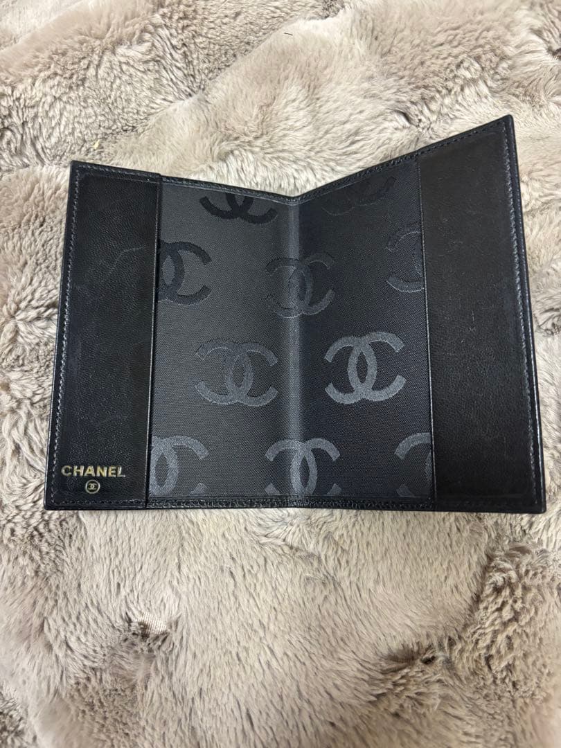 《中古》CHANEL ブラック パスポートケース