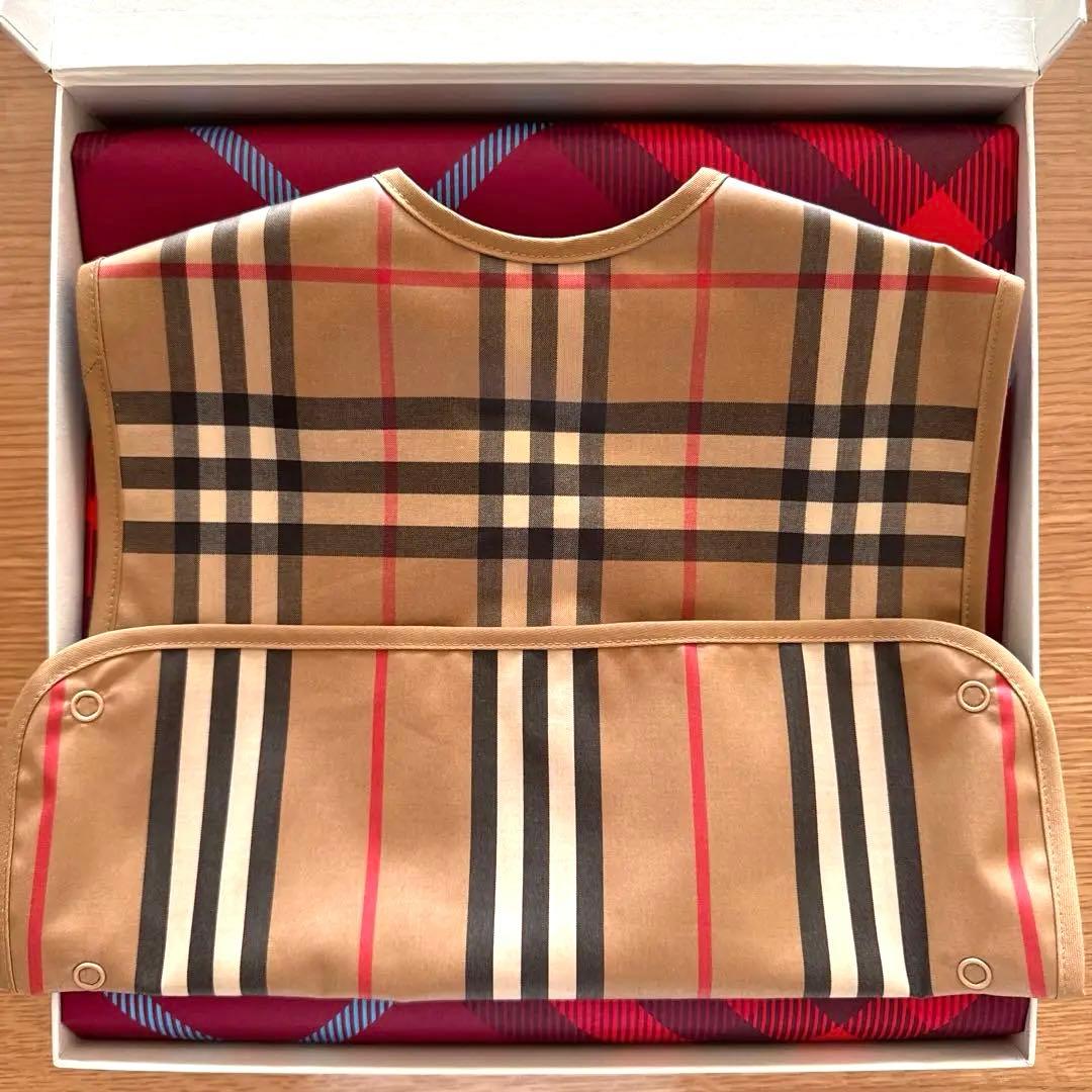 【新品】BURBERRY チェック柄　お食事エプロン